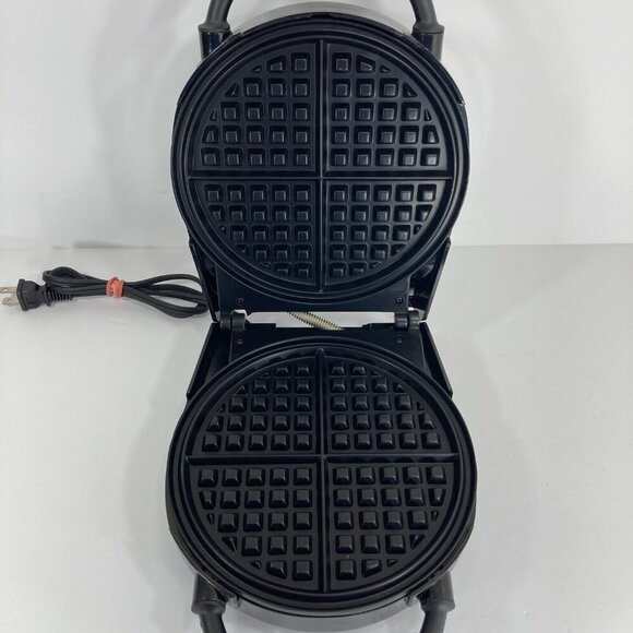 VillaWare Perfect Waffler Round Waffle Maker 3000 Chrome Tested - Great Shape - Picture 7 of 7